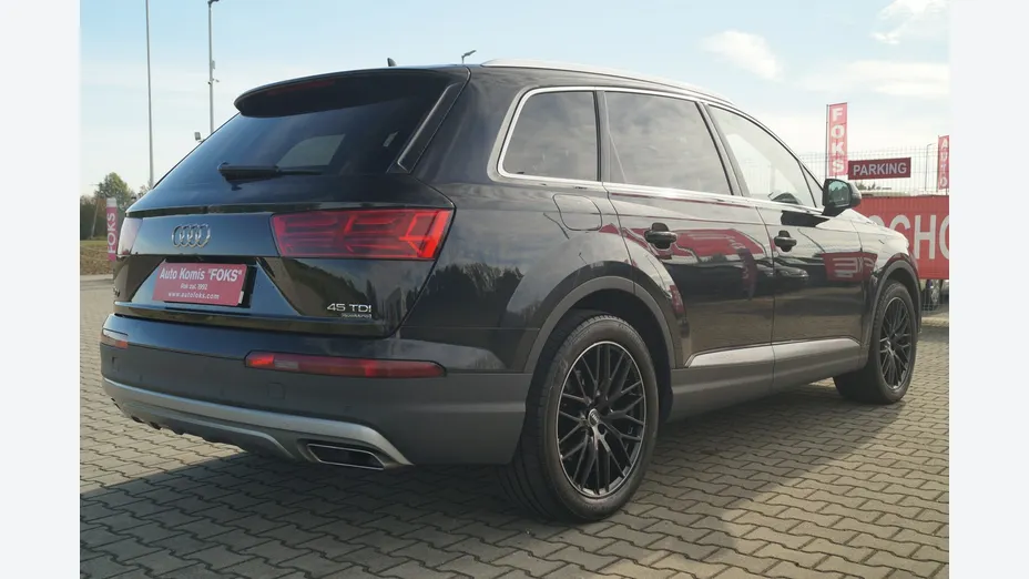 AUDI Q7 -