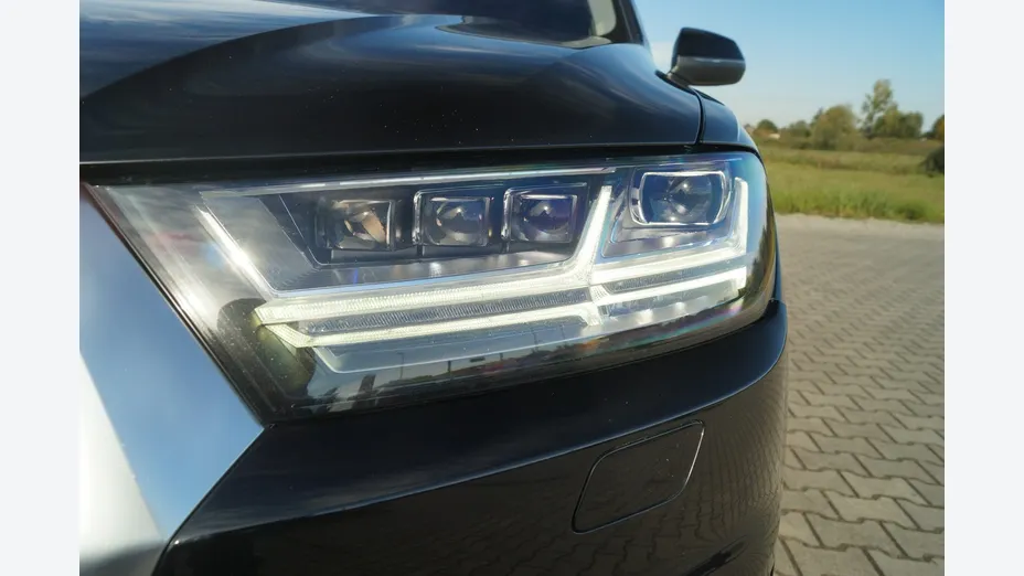 AUDI Q7 -