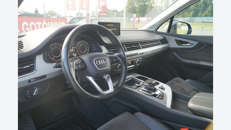AUDI Q7 -