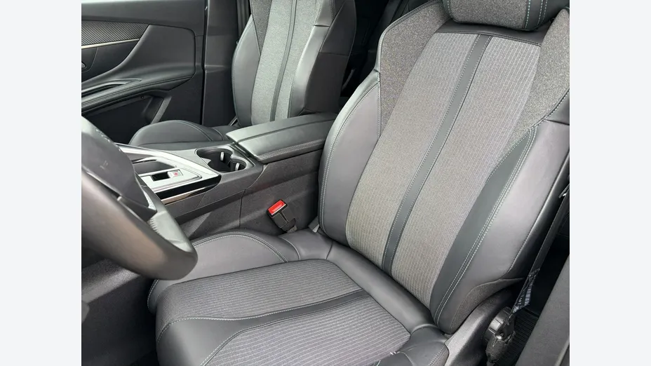 PEUGEOT 3008 -