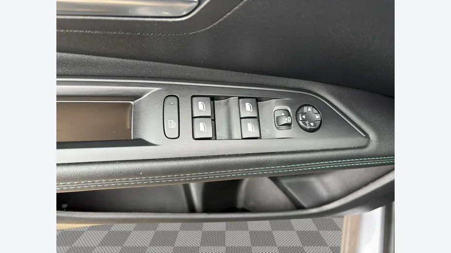 PEUGEOT 3008 -