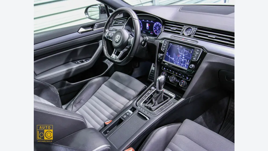 VOLKSWAGEN Passat -