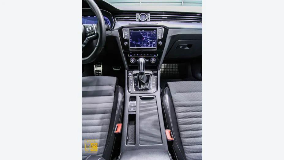 VOLKSWAGEN Passat -