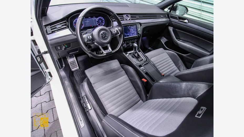 VOLKSWAGEN Passat -