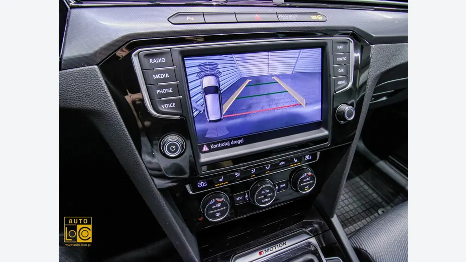 VOLKSWAGEN Passat -