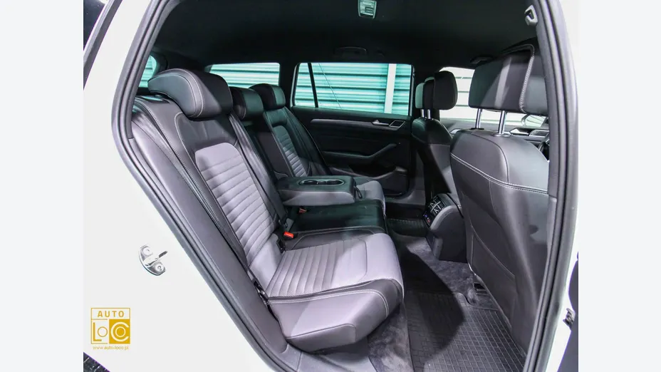 VOLKSWAGEN Passat -