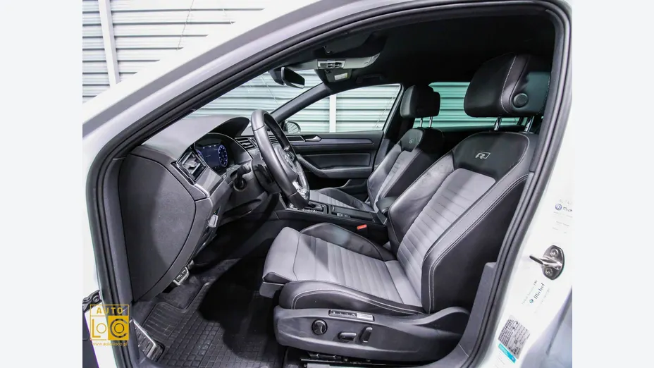VOLKSWAGEN Passat -