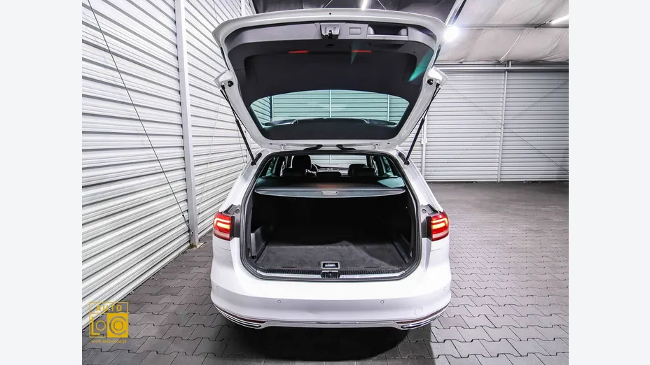 VOLKSWAGEN Passat -