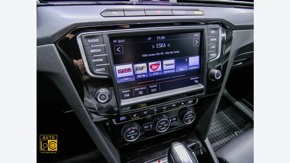 VOLKSWAGEN Passat -