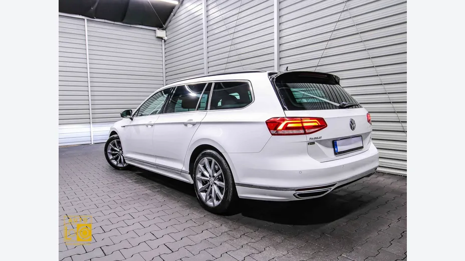 VOLKSWAGEN Passat -