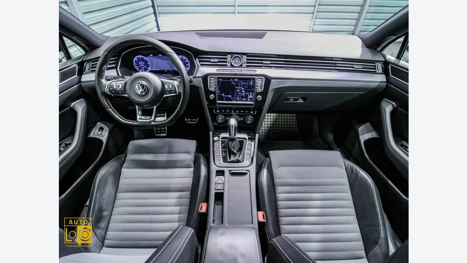VOLKSWAGEN Passat -
