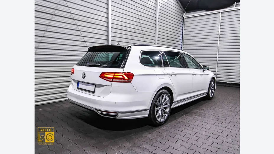 VOLKSWAGEN Passat -