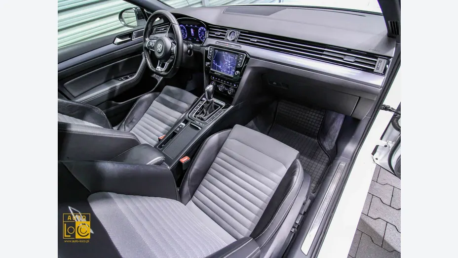 VOLKSWAGEN Passat -