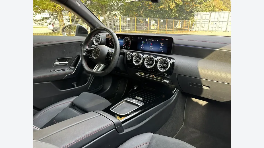 MERCEDES-BENZ CLA -