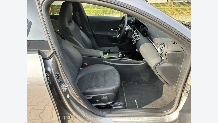 MERCEDES-BENZ CLA -