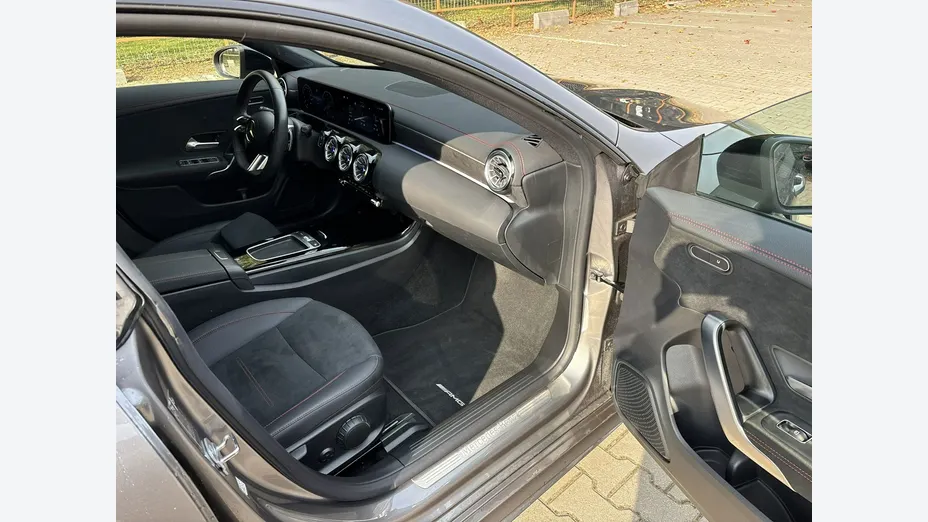 MERCEDES-BENZ CLA -