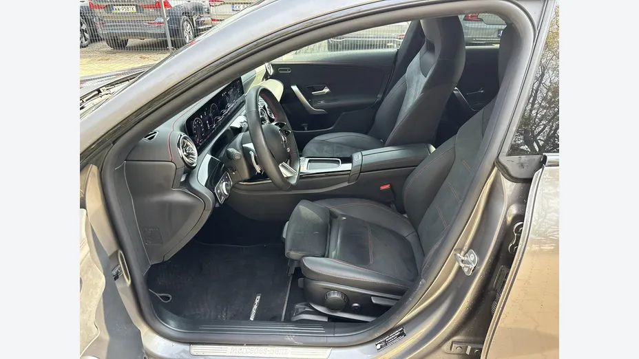 MERCEDES-BENZ CLA -