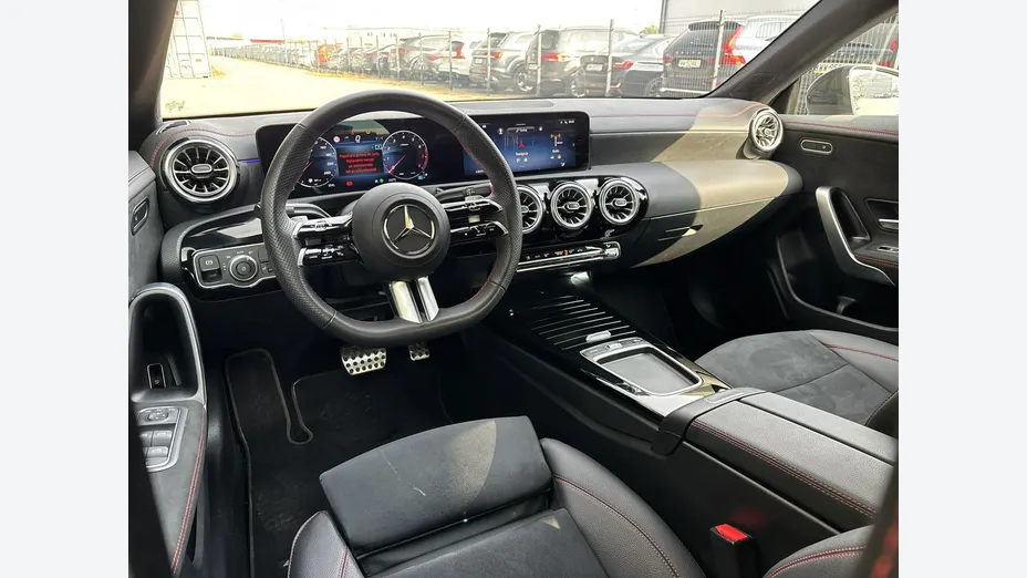 MERCEDES-BENZ CLA -
