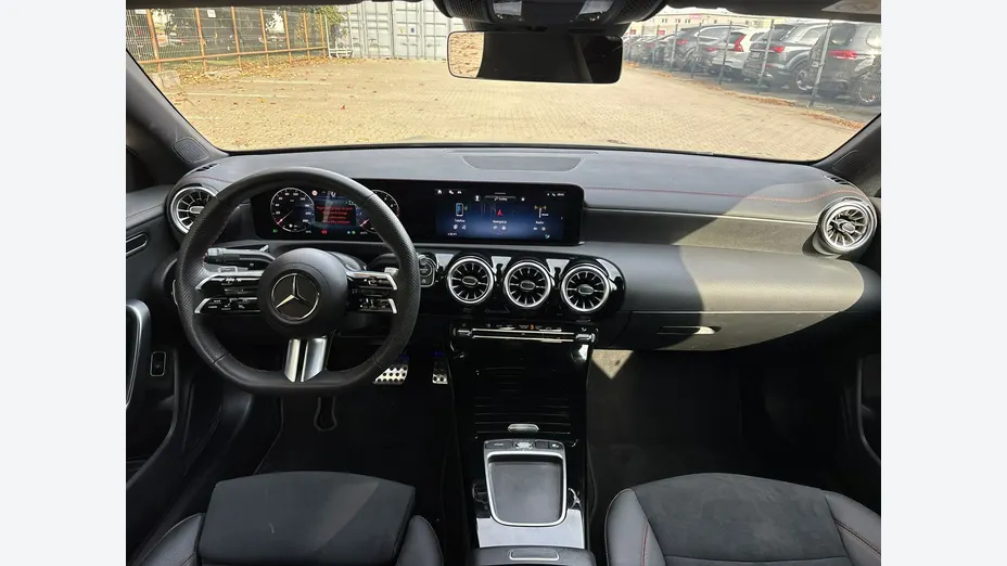 MERCEDES-BENZ CLA -
