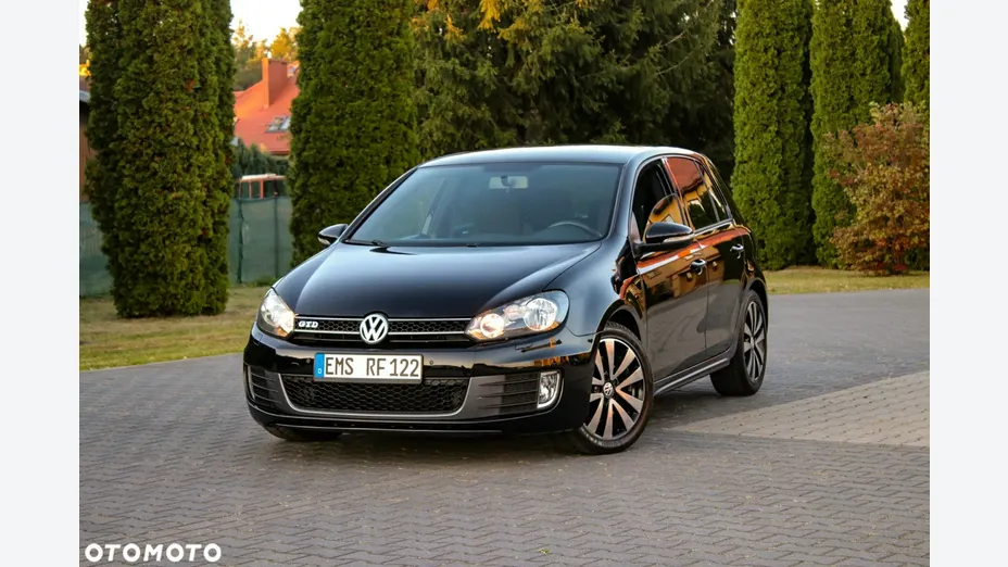 VOLKSWAGEN Golf -