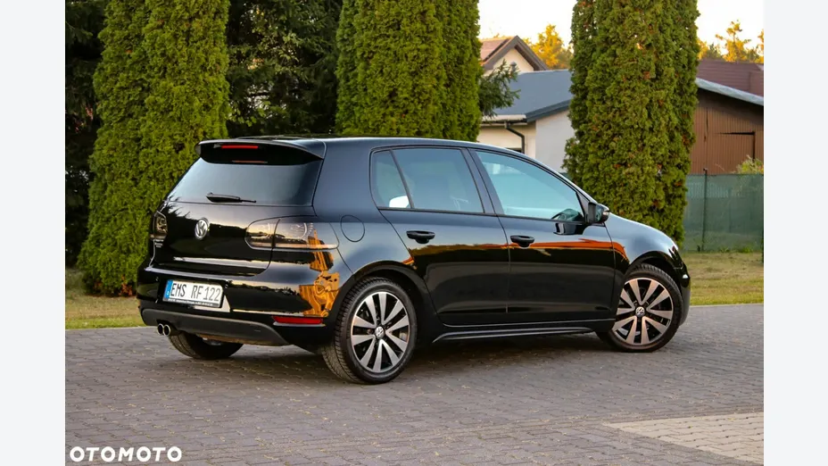 VOLKSWAGEN Golf -