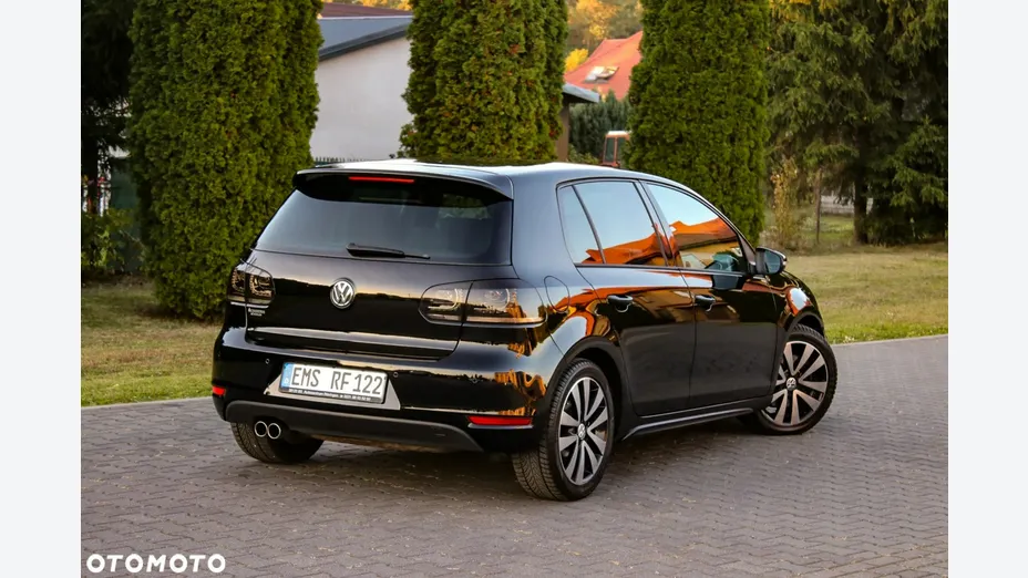 VOLKSWAGEN Golf -