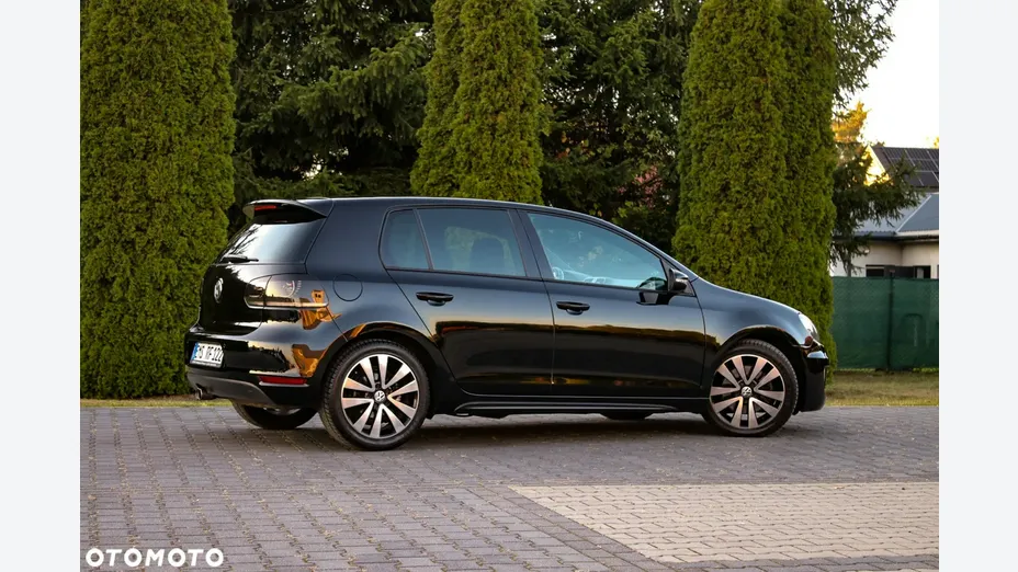 VOLKSWAGEN Golf -