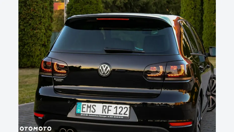 VOLKSWAGEN Golf -