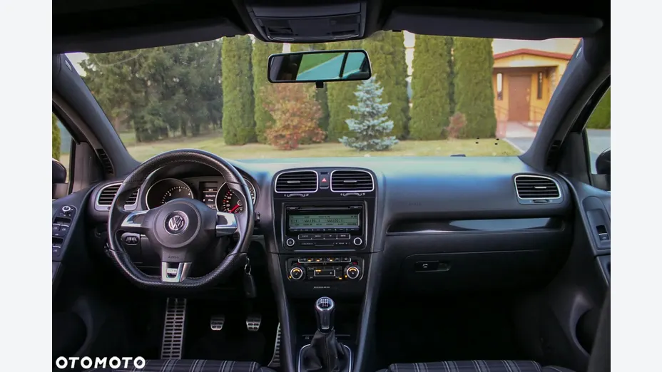 VOLKSWAGEN Golf -