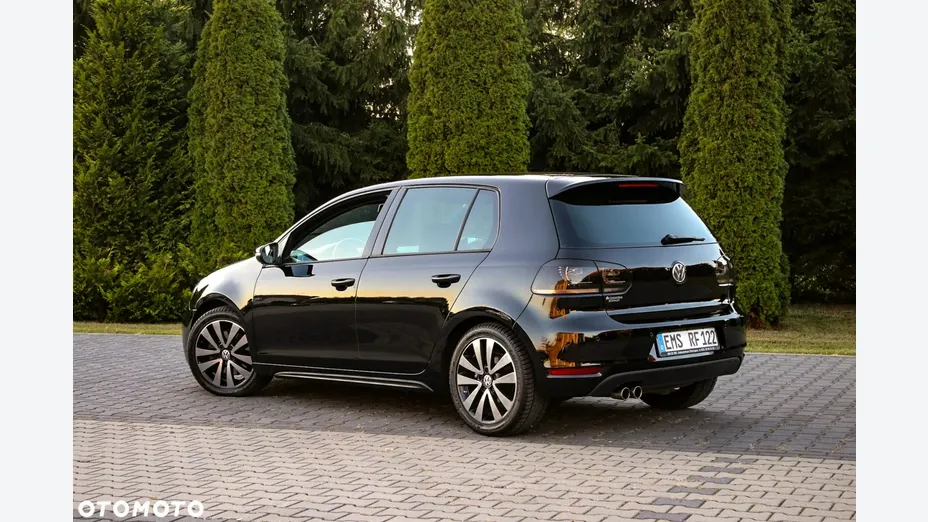 VOLKSWAGEN Golf -