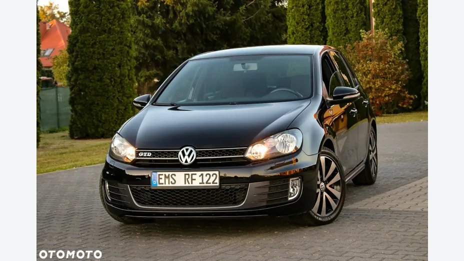 VOLKSWAGEN Golf -