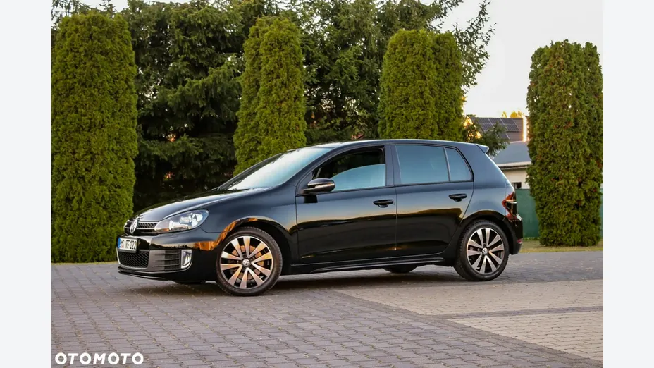 VOLKSWAGEN Golf -