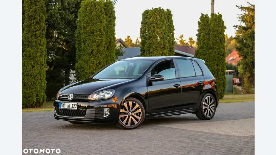 VOLKSWAGEN Golf -