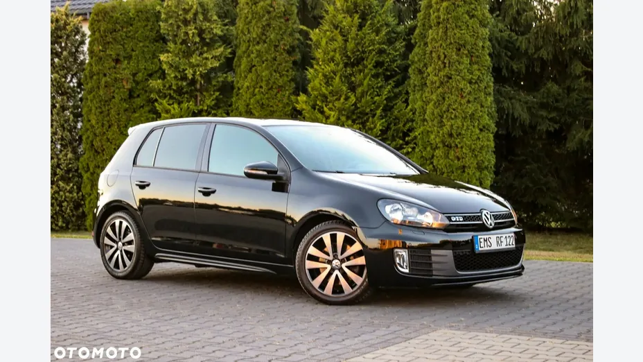 VOLKSWAGEN Golf -