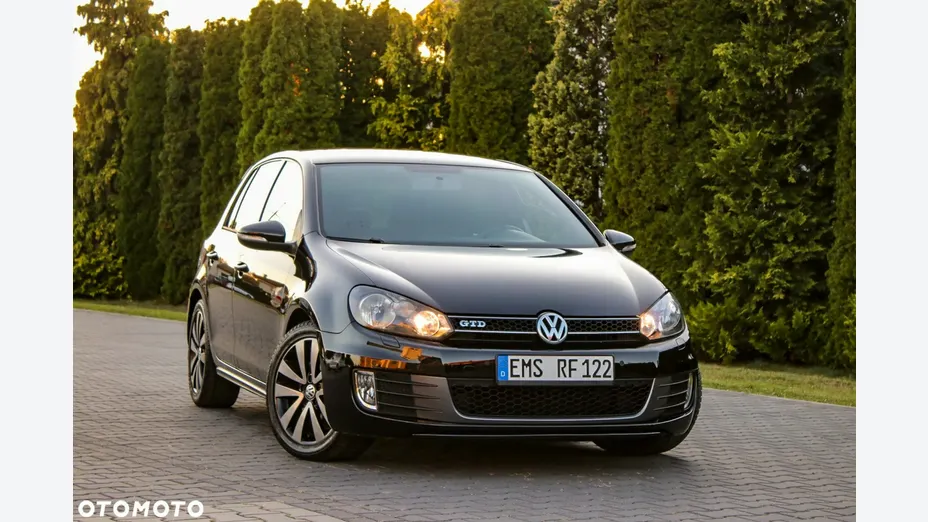 VOLKSWAGEN Golf -