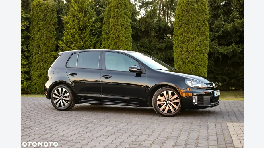 VOLKSWAGEN Golf -