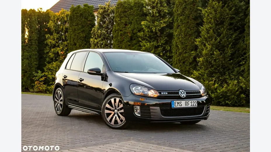 VOLKSWAGEN Golf -