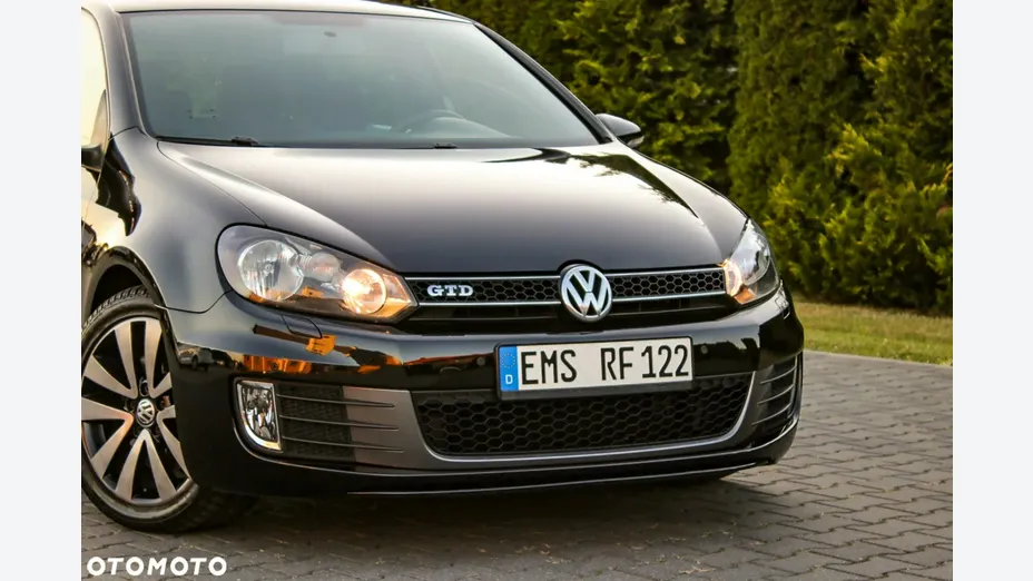 VOLKSWAGEN Golf -