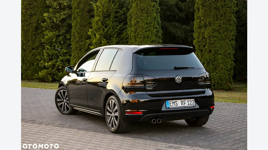 VOLKSWAGEN Golf -