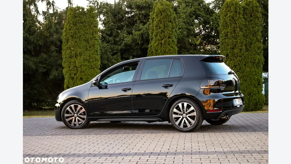 VOLKSWAGEN Golf -