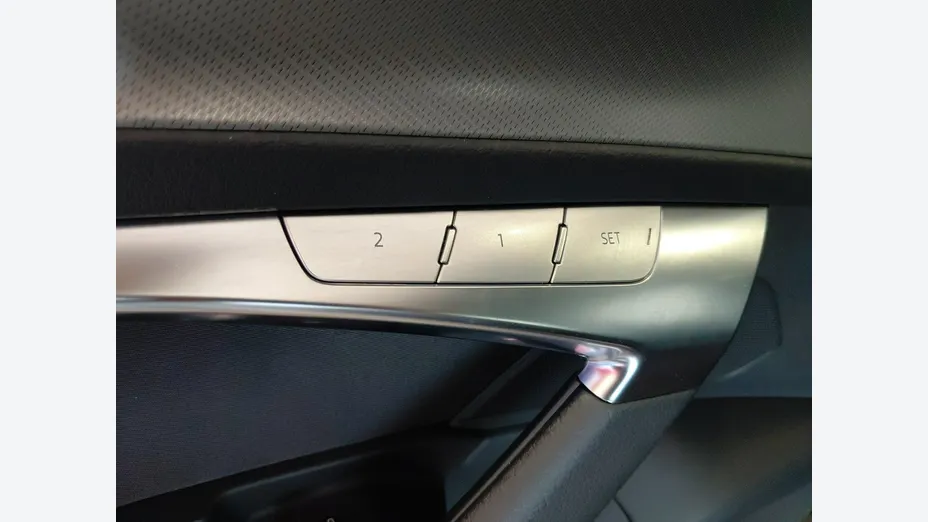 AUDI A6 -