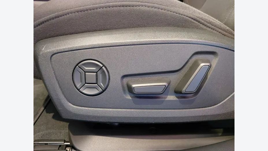 AUDI A6 -