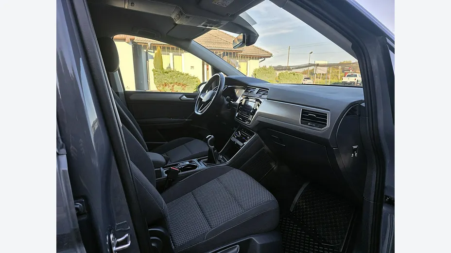 VOLKSWAGEN Touran -