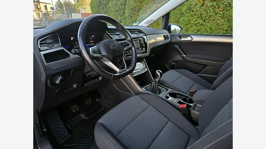 VOLKSWAGEN Touran -