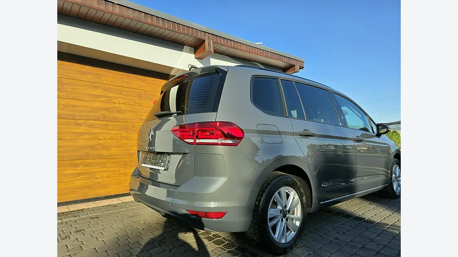 VOLKSWAGEN Touran -