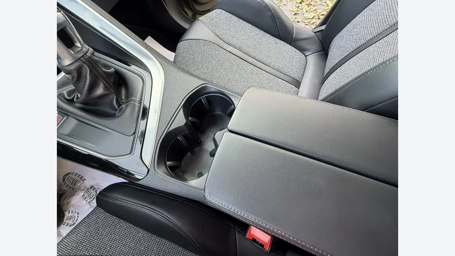 PEUGEOT 5008 -