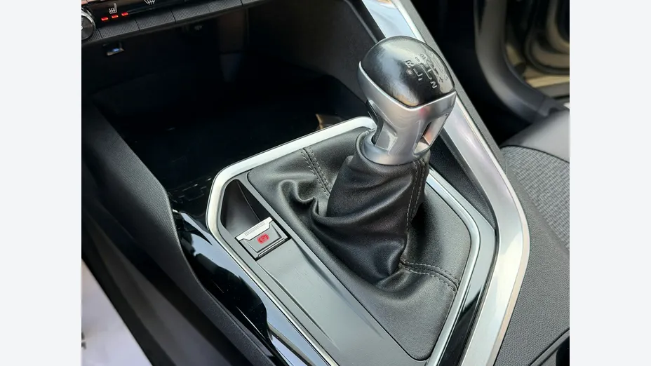 PEUGEOT 5008 -