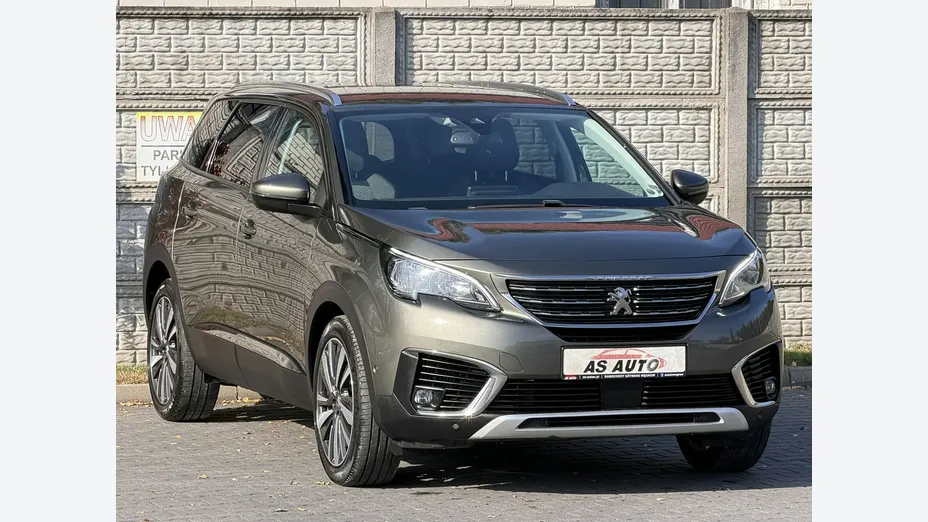 PEUGEOT 5008 -