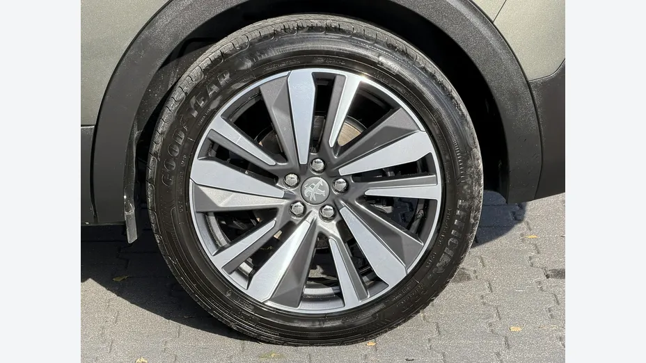PEUGEOT 5008 -