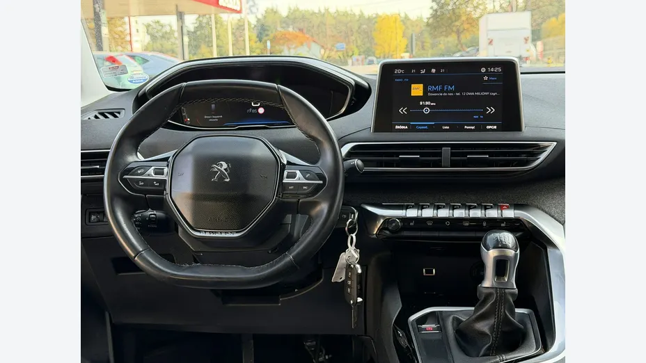 PEUGEOT 5008 -